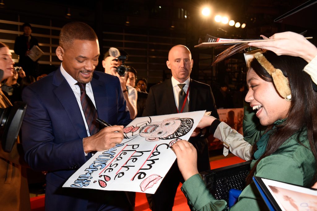 WILL SMITH. The actor signs the poster of a fan. Photo courtesy of Netflix 