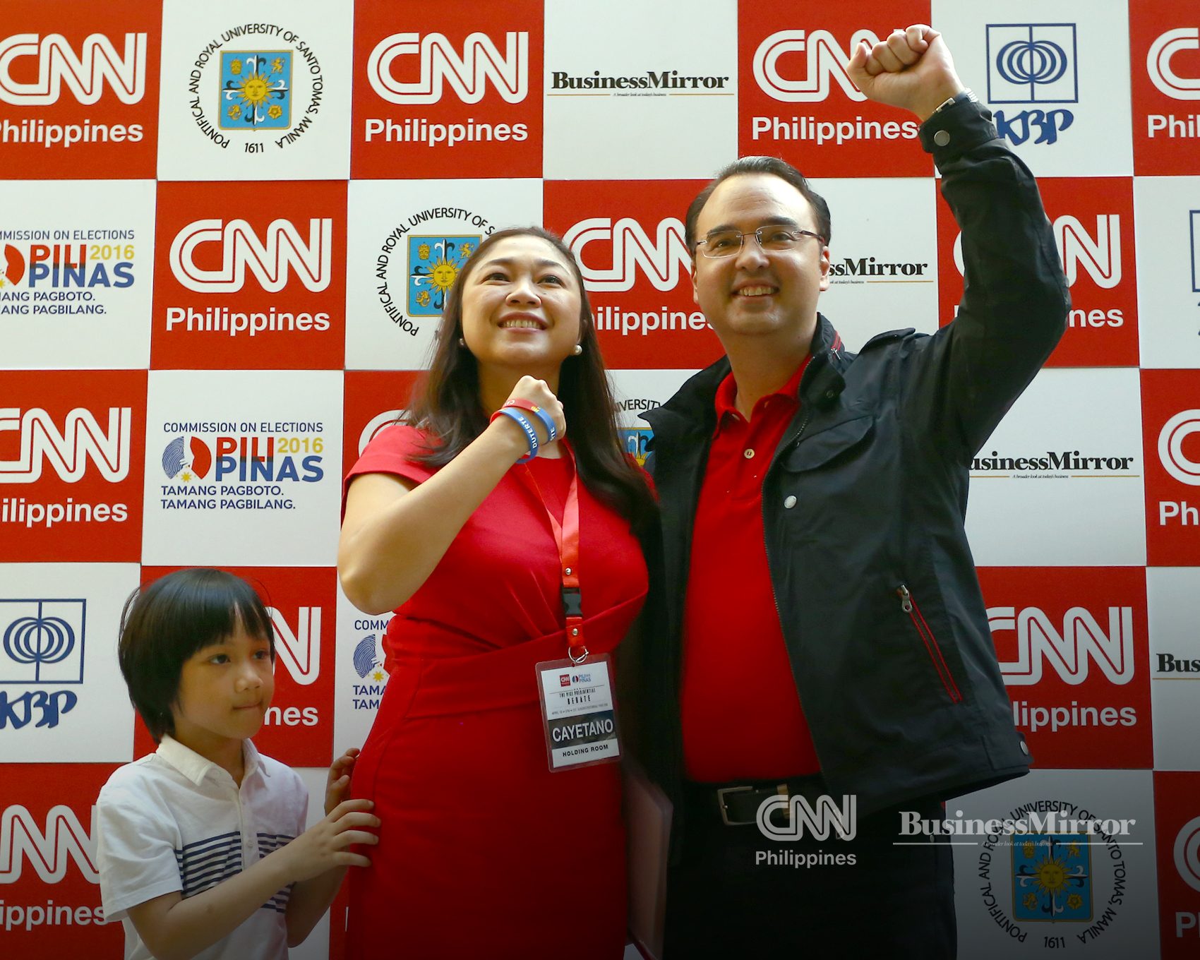 WELCOME. Senator Alan Peter Cayetano with wife Taguig Mayor Lani Cayetano during their arrival at the UST Quadricentenial Pavilion. Photo from CNN/BusinessMirror    