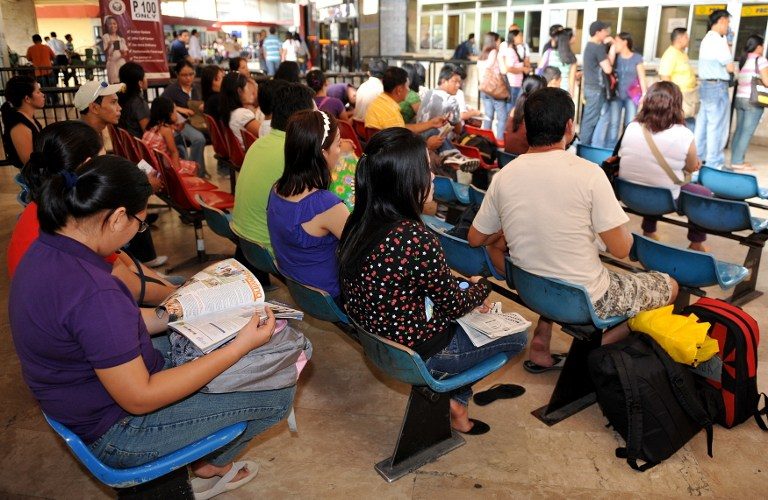 MIGRATION. Hundreds of Filipinos line up at a Philippine Overseas Employment Administration to register to work abroad. File photo by Jay Directo/AFP   