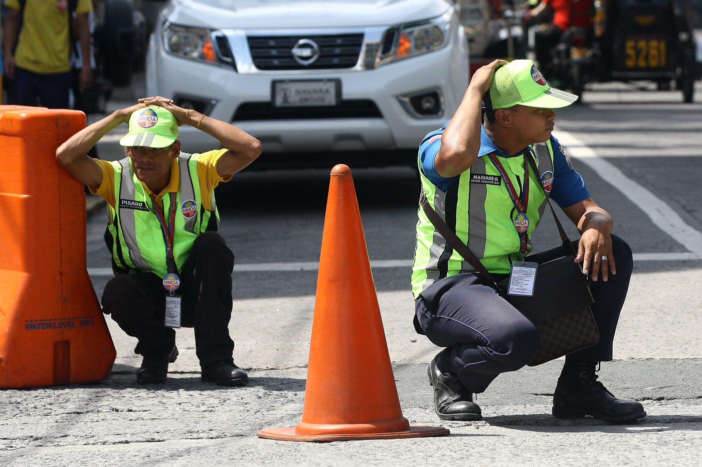 TRAFFIC ENFORCERS. MMDA traffic enforcers participate in the earthquake drill in Makati City on June 29, 2017. Photo by Ben Nabong/Rappler 