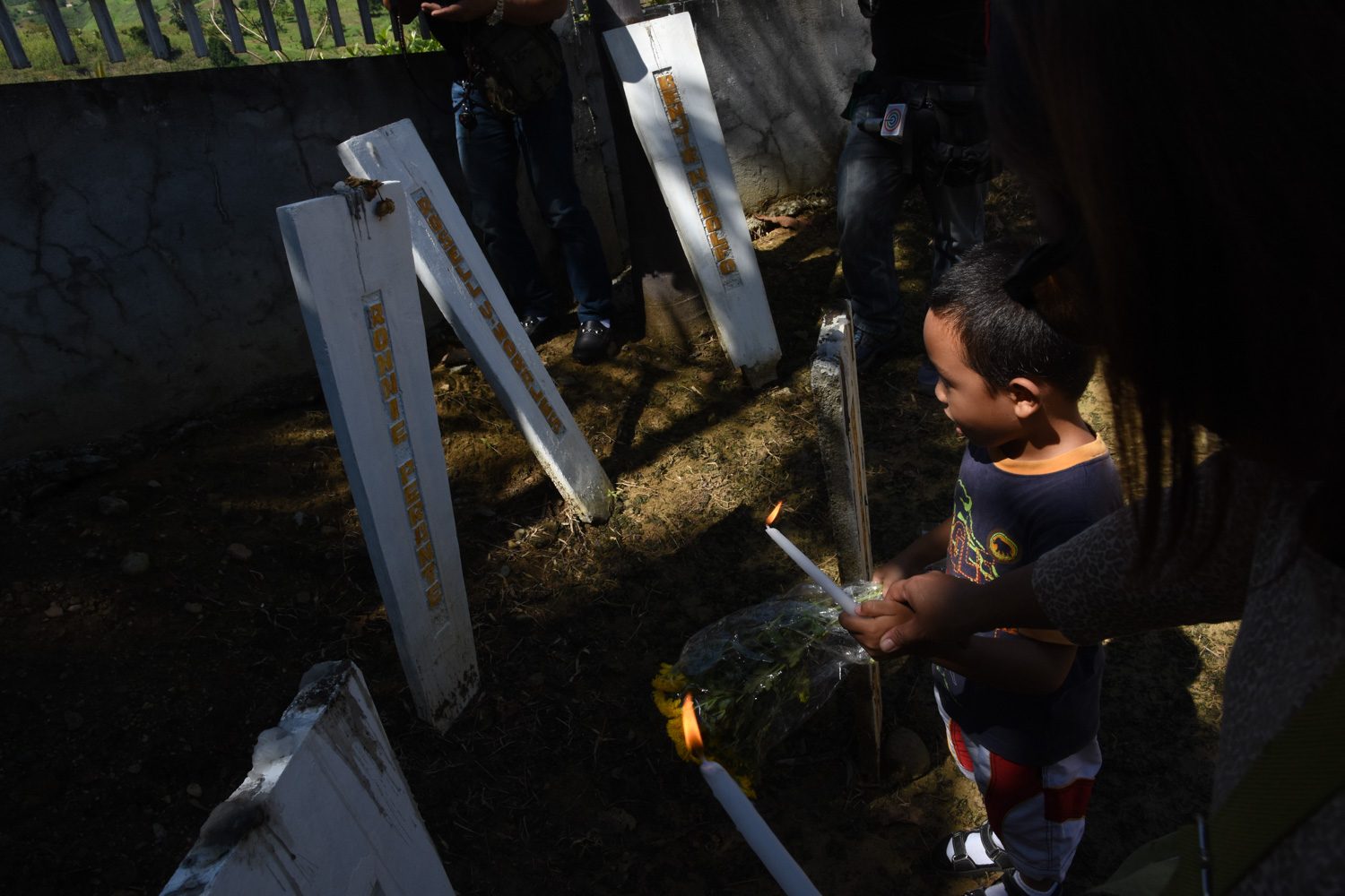 PAYING TRIBUTE. Five-year-old Ronnie Perante III never got to know his father, who was killed in the Maguindanao massacre. Photo courtesy of Edwin Espejo 