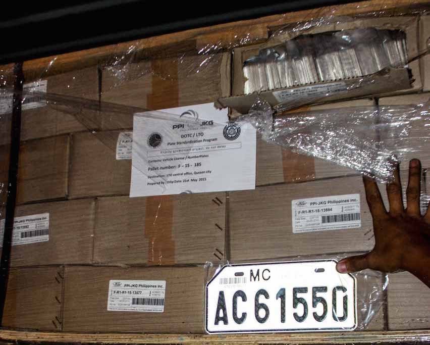 Customs turns over 320,000 pairs of license plates to LTO