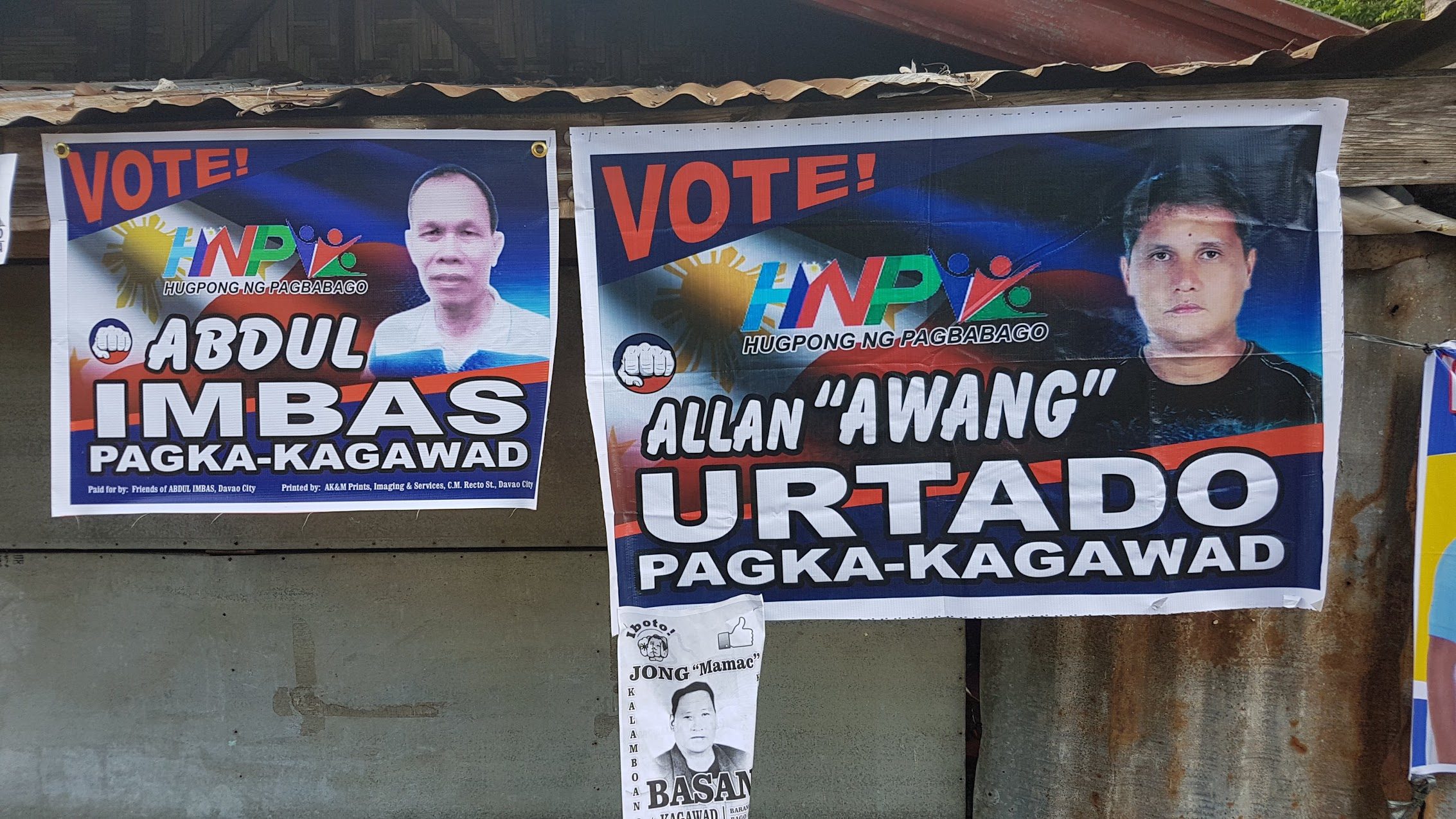 TEAM HNP? Posters of Bago Aplaya candidates Abdul Imbas and Allan 'Awang' Urtado show the logo of Hugpong ng Pagbabago. Photo by Mick Basa/Rappler  