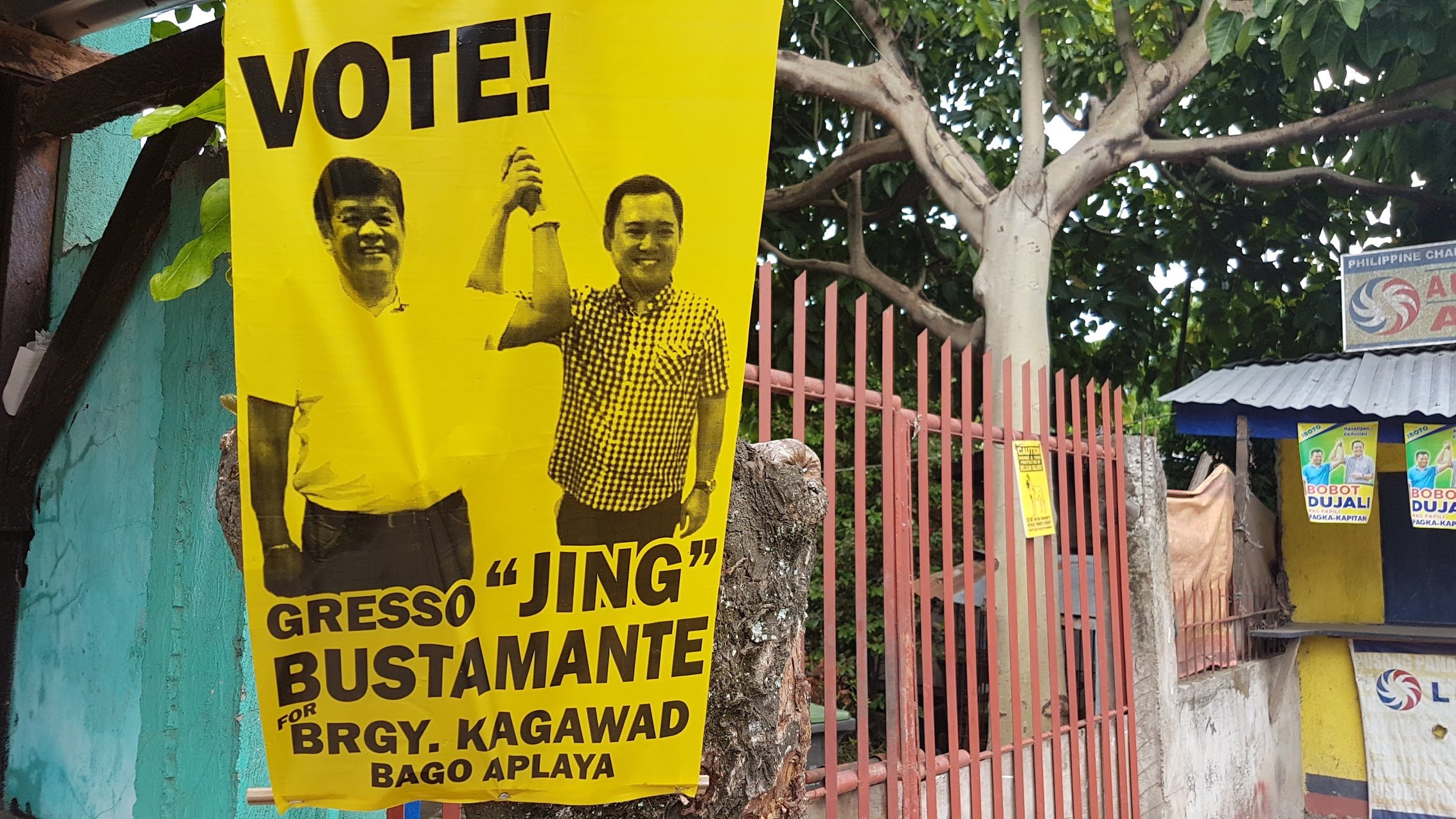 NOGRALES ENDORSEMENT? Bago Aplaya candidate Gresso 'Jing' Bustamante  shown with PBA Partylist Representative Jericho Nograles in his campaign posters. Photo by Mick Basa/Rappler  