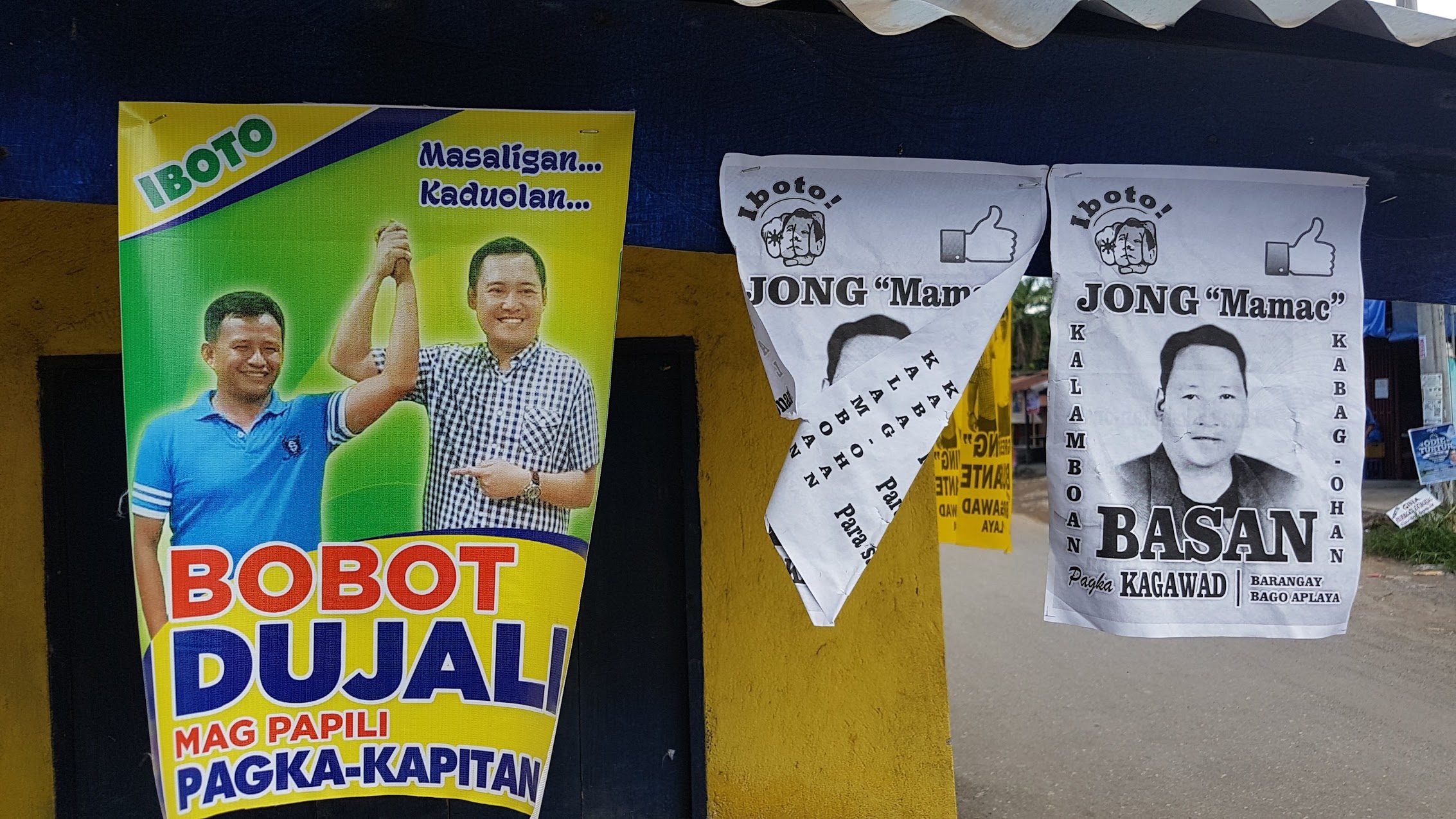 Davao City barangay poll candidates openly associate with politicians