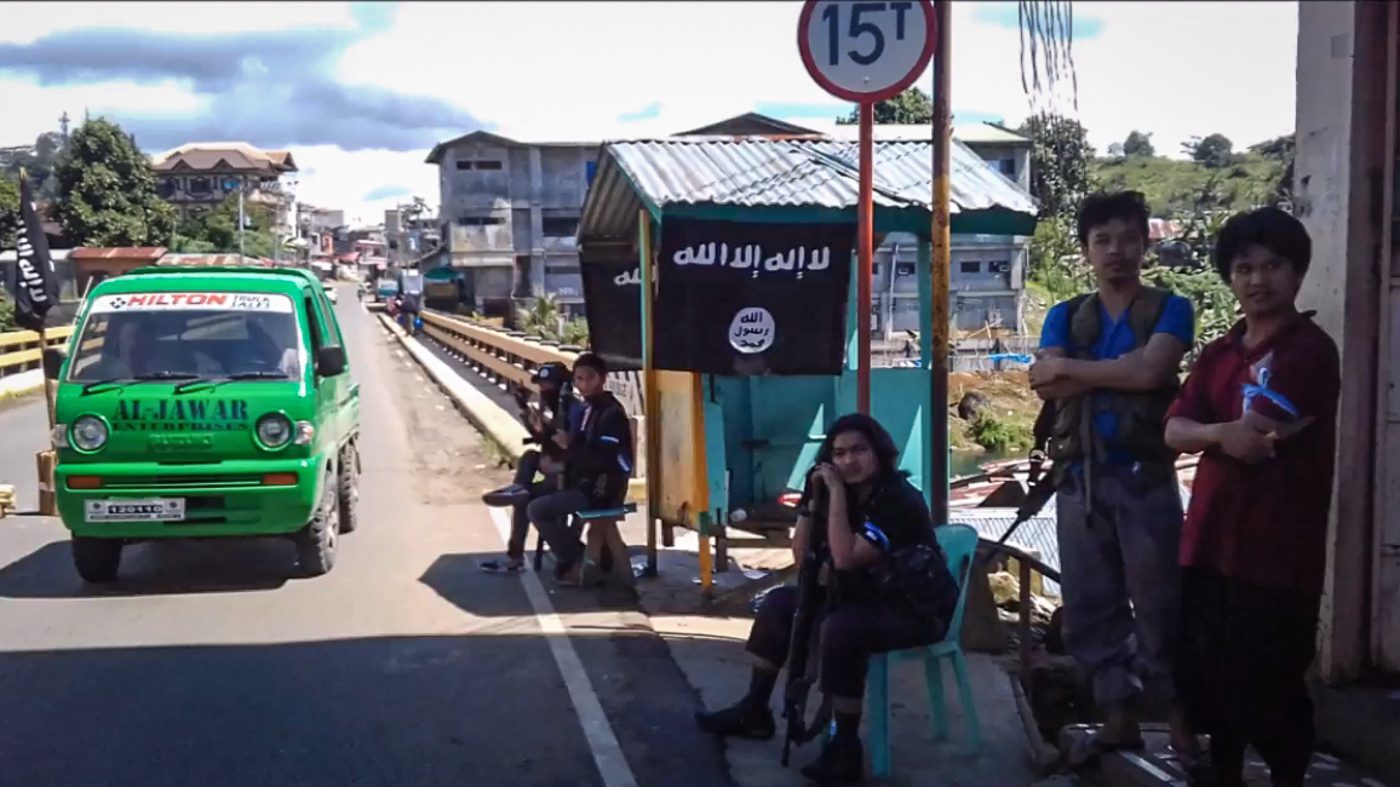 CHECKPOINT MAUTE. In the early days of the fighting the Maute terror group were brazen enough to post checkpoints in areas they held in Marawi City. Screengrab from Amaq   