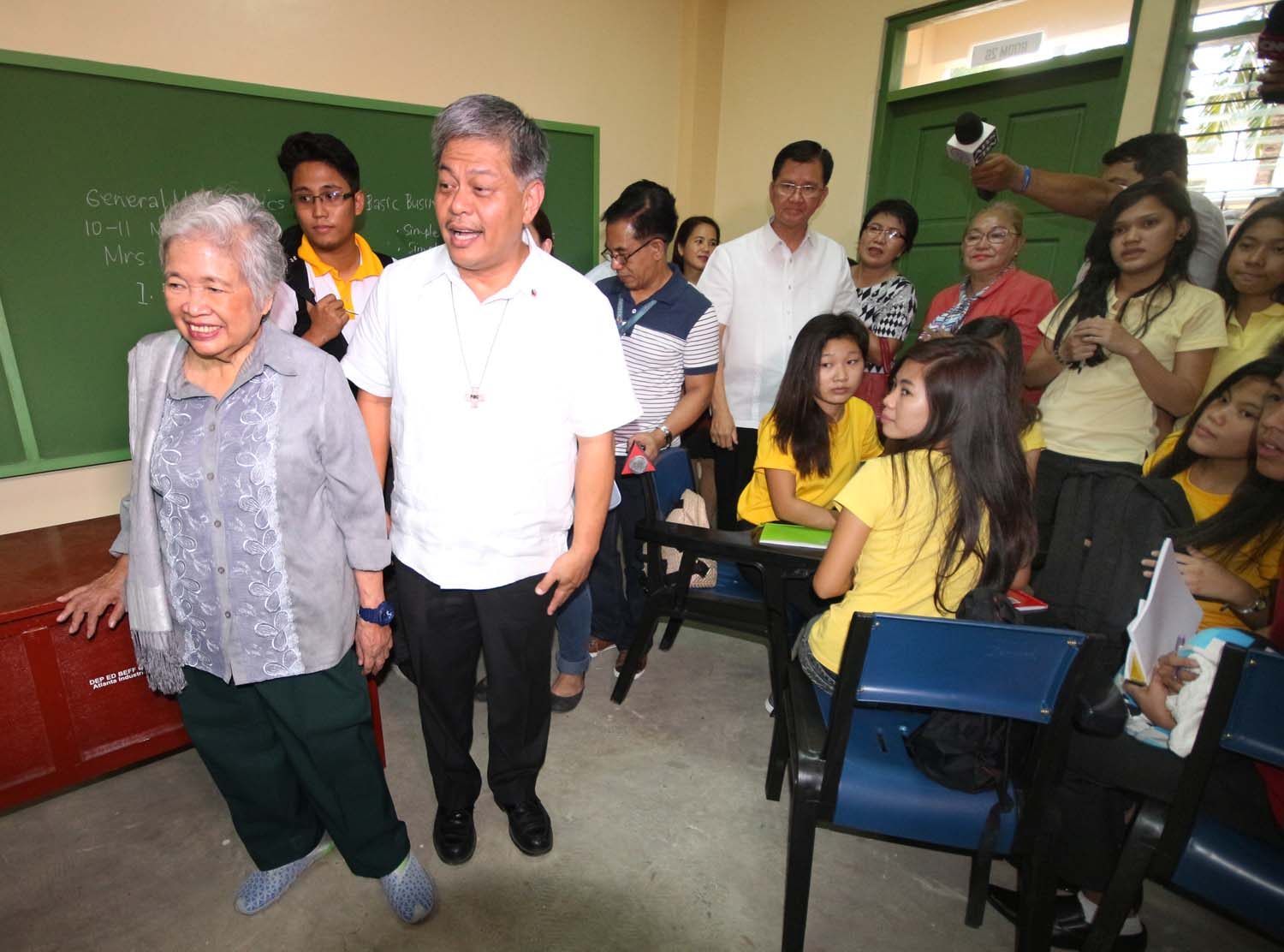 Luistro on first day of Grade 11 rollout: ‘Best class opening thus far’