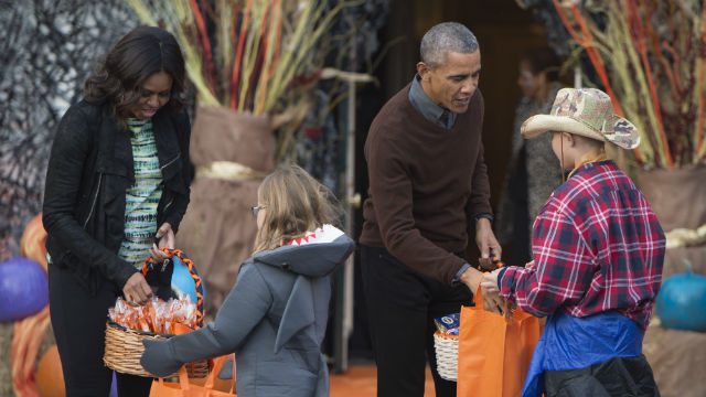 Obamas welcome trick-or-treaters at annual Halloween event