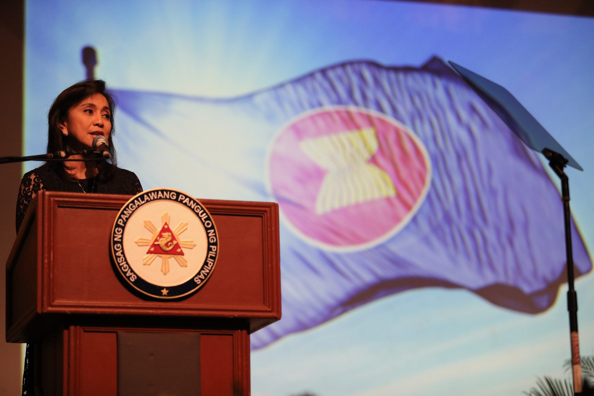 Duterte admin breaks tradition, sidelines Robredo in ASEAN