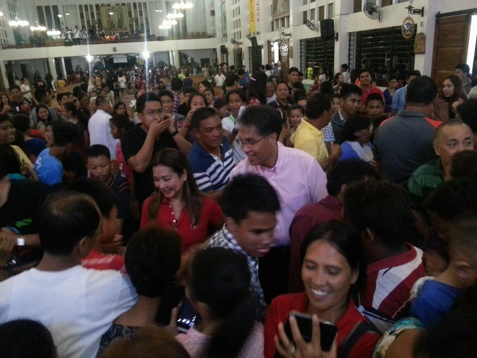 IN PHOTOS: Mar Roxas spends Christmas in Nona-hit Mindoro