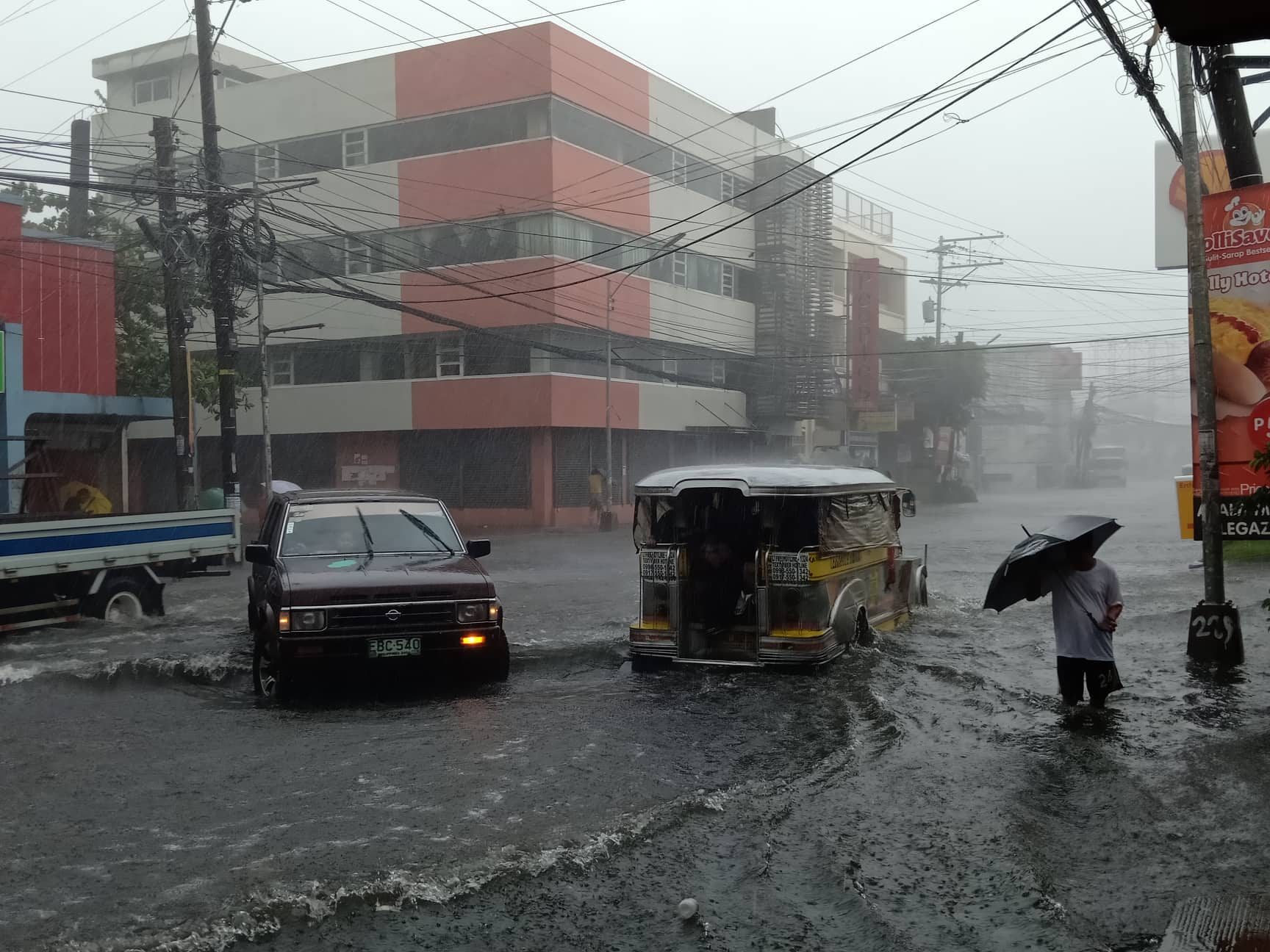 3 dead as floods trigger landslide in Legazpi City