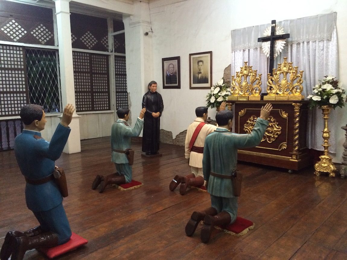 HISTORIC ROOM. Statues depicting Emilio Aguinaldo (in white), Mariano Trias, Artemio Ricarte, and Emiliano Riego de Dios are displayed – along with a replica of the cross –  in the room where they took their oath as officials of the revolutionary government on March 23, 1897. The room was in a convent in Tanza that is now called the Panumpaang Bayan.  
