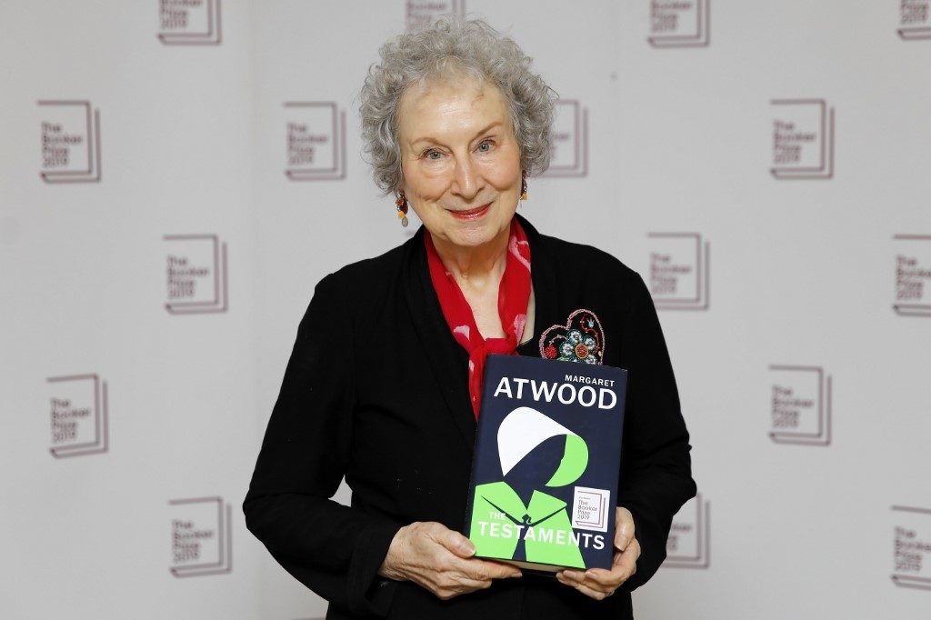 THE TESTAMENTS. Canadian author Margaret Atwood poses with her book 'The Testaments' during the photo call for the authors shortlisted for the 2019 Booker Prize for Fiction at Southbank Centre in London on October 13, 2019. Photo by Tolga Akmen/AFP 