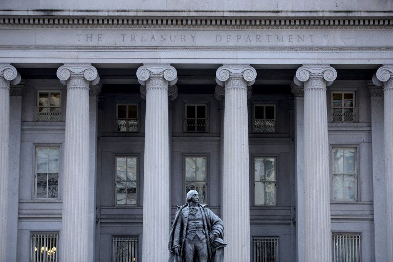 White House calls for rollback of U.S. banking regulations