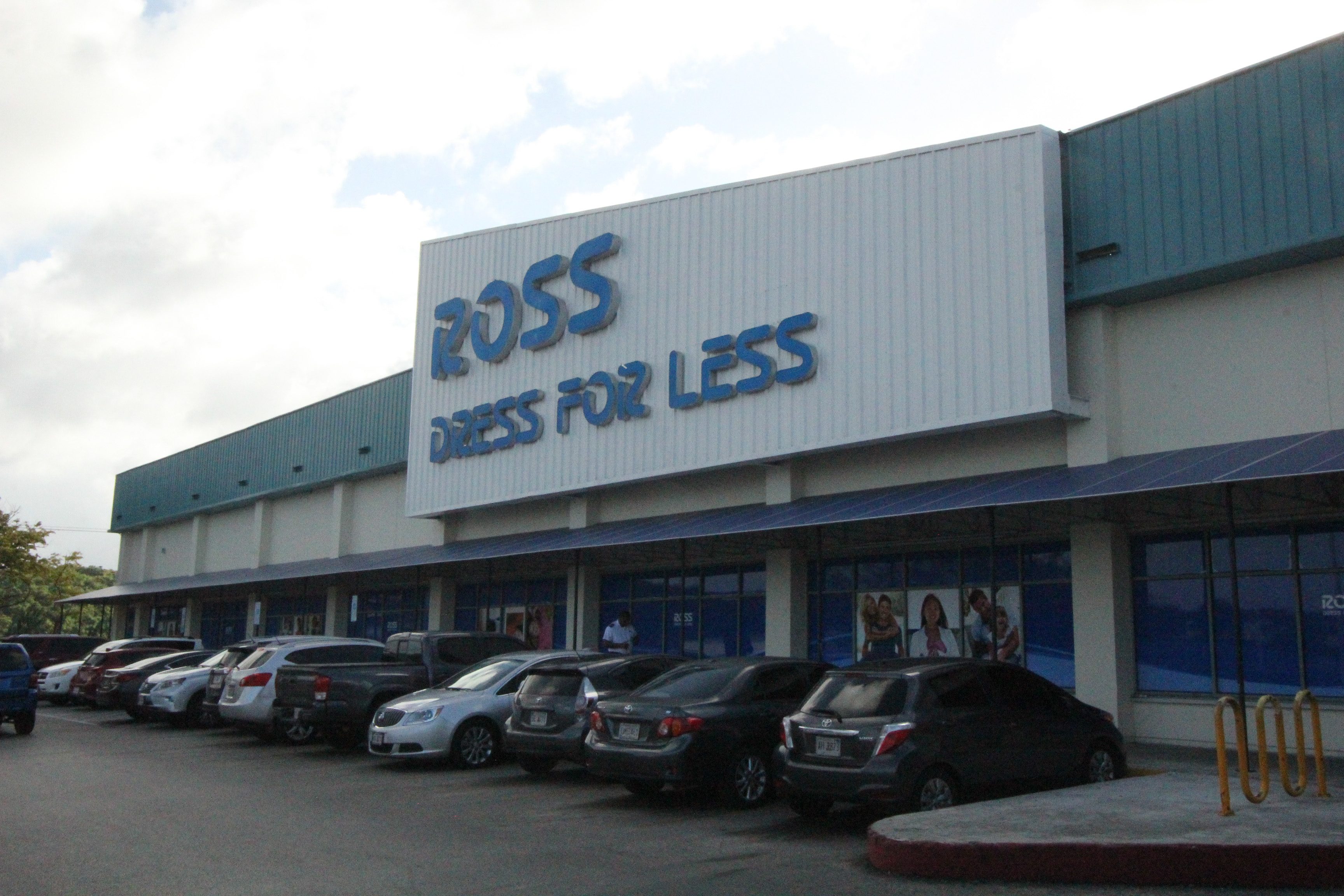 LOOK FOR LESS. Ross Dress for Less offers great discounts on everything and anything under the sun. Photo by Nick Olayao 