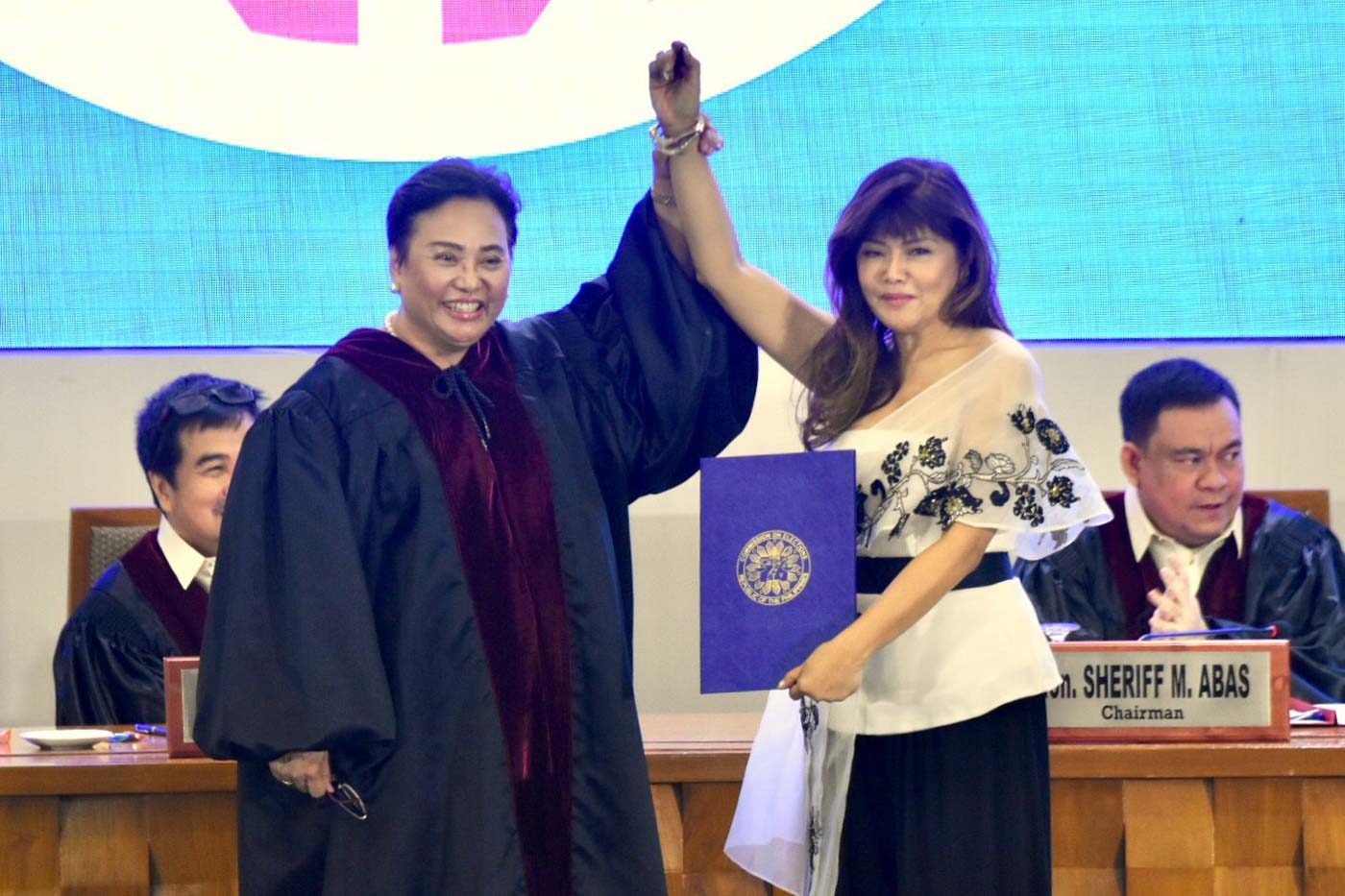 MARCOS DAUGHTER. Commission on Elections Commissioner Rowena Guanzon raises the hand of Marcos daughter Imee Marcos during the proclamation of new senators on May 22, 2019. Photo by Angie de Silva/Rappler 