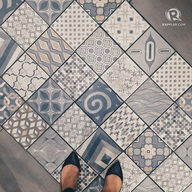 DETAILS. The pretty floors at Wee Nam Kee's Ayala Triangle Gardens branch add to the vibe of their new look. Photo by Vernise L. Tantuco/Rappler.com 