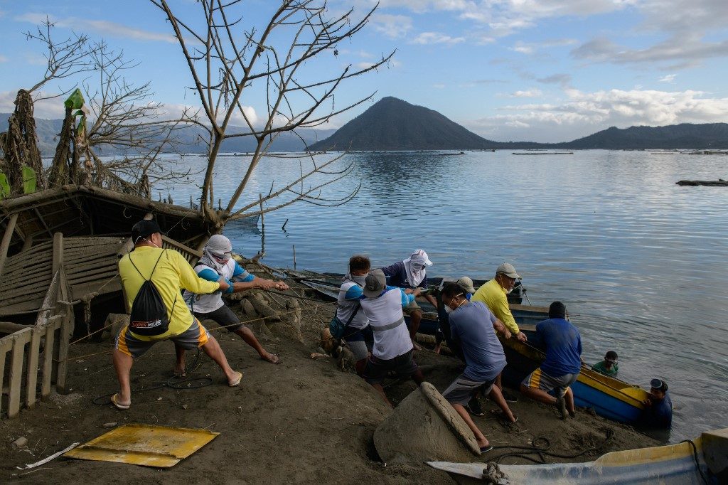 Comelec gives P600,000 in aid to Taal eruption victims
