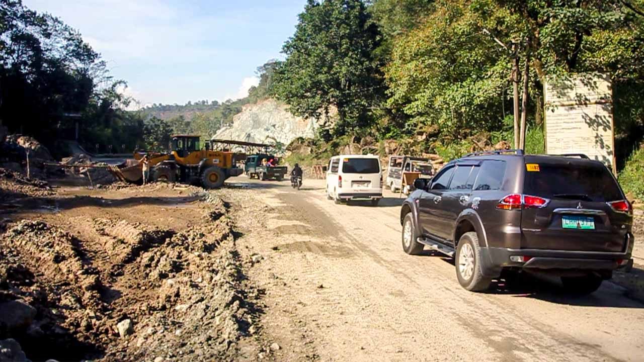 ROADS REHABILITATION. For 2016, the government allocates P6.5 billion for provincial roads rehabilitation. Photo by Franz Lopez/Rappler   