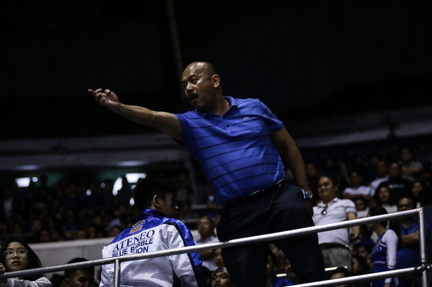 Ateneo fan apologizes for flashing middle finger at La Salle fans