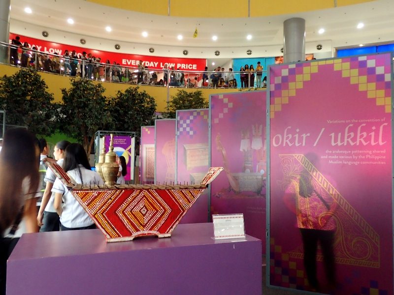 MUSLIM CULTURE. The colorful and intricate art and culture of Muslim Filipinos are highlighted in this exhibit. Photo by Rhea Claire Madarang/Rappler
  