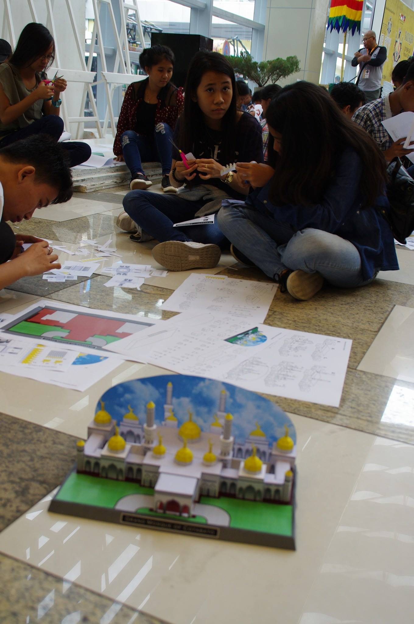 PAPER ART. Students make paper craft. On the foreground is a paper craft of the Grand Mosque in Cotabato City. Photo by Leon Pangilinan Jr/NCCA
  