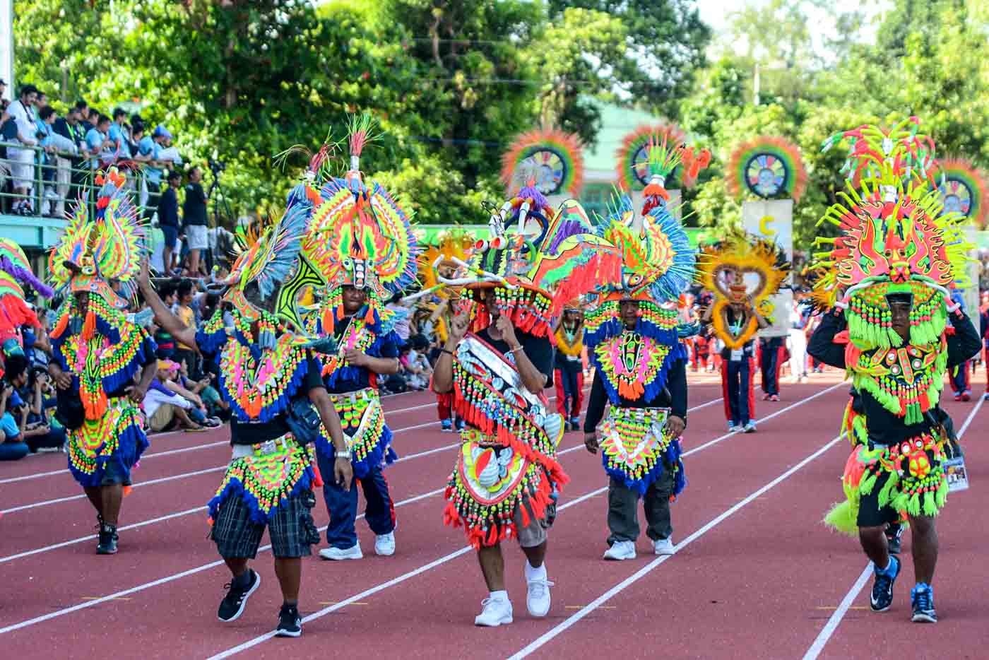FESTIVE. The mood at the opening rites is nothing short of festive. Photo by Roy Secretario/Rappler  