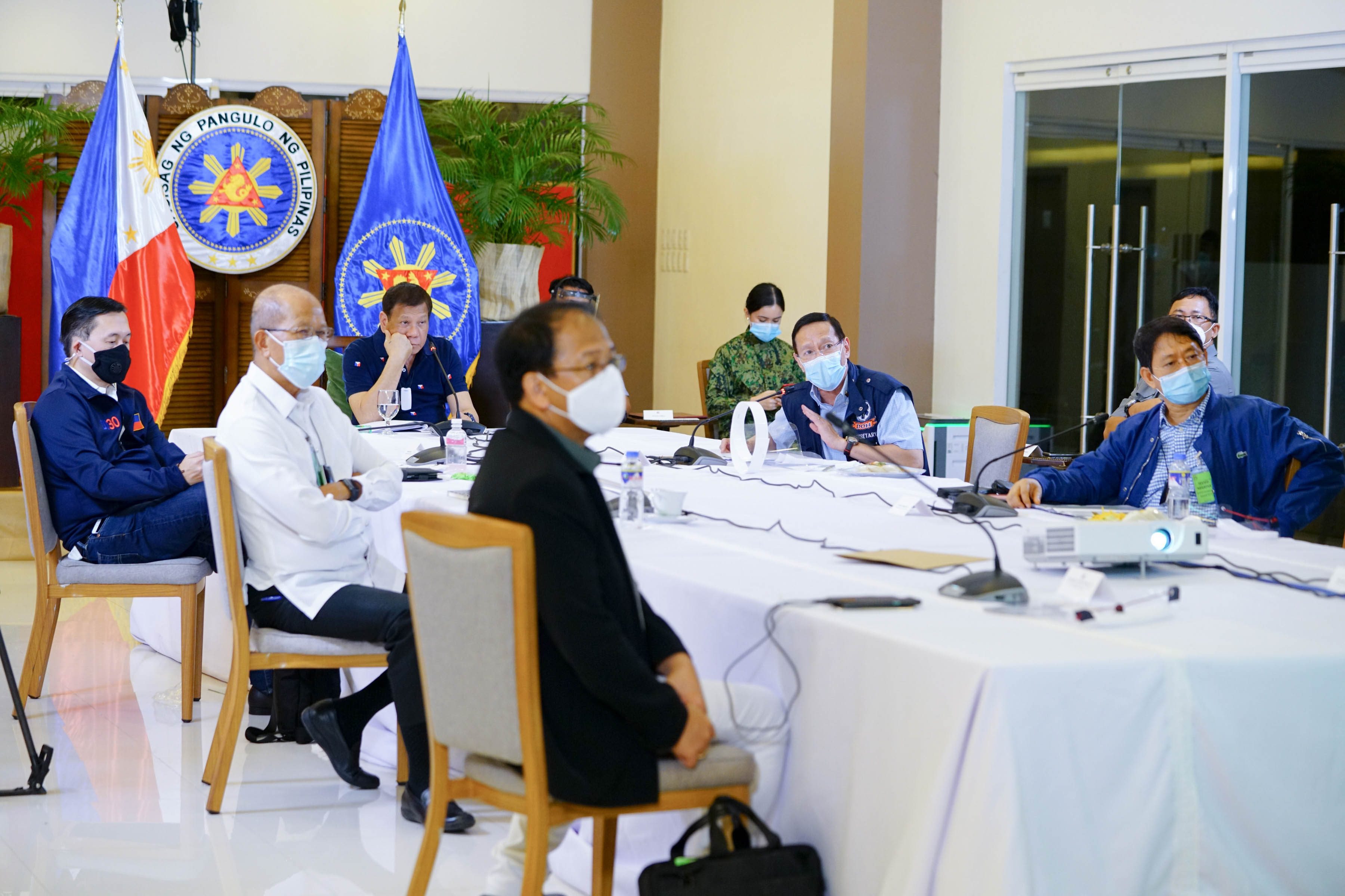 TASK FORCE. President Rodrigo Duterte holds a meeting with members of the Inter-Agency Task Force on the Emerging Infectious Diseases in Davao City on June 4, 2020. Malacañang photo  
