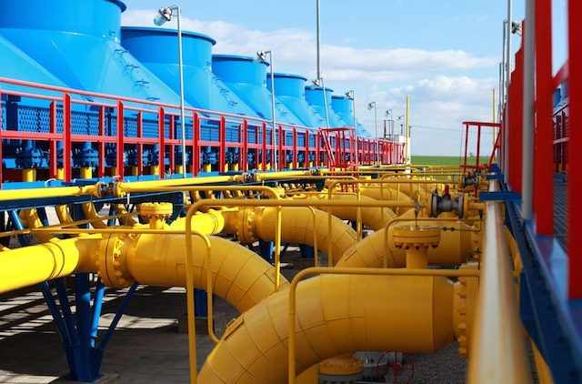 Russia and Ukraine strike gas delivery deal