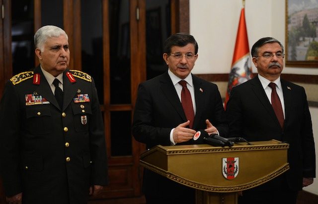 MISSION REPORT. A handout picture provided by Prime Minister Press Office shows Turkish Prime Minister Ahmet Davutoglu (C), Turkish Chief of Staff General Necdet Ozel (L) and Turkish Defence Minister Ismet Yilmaz attend a press conference in Ankara, Turkey 22 February 2015. Turkish Prime Minister's Office/Handout/EPA 