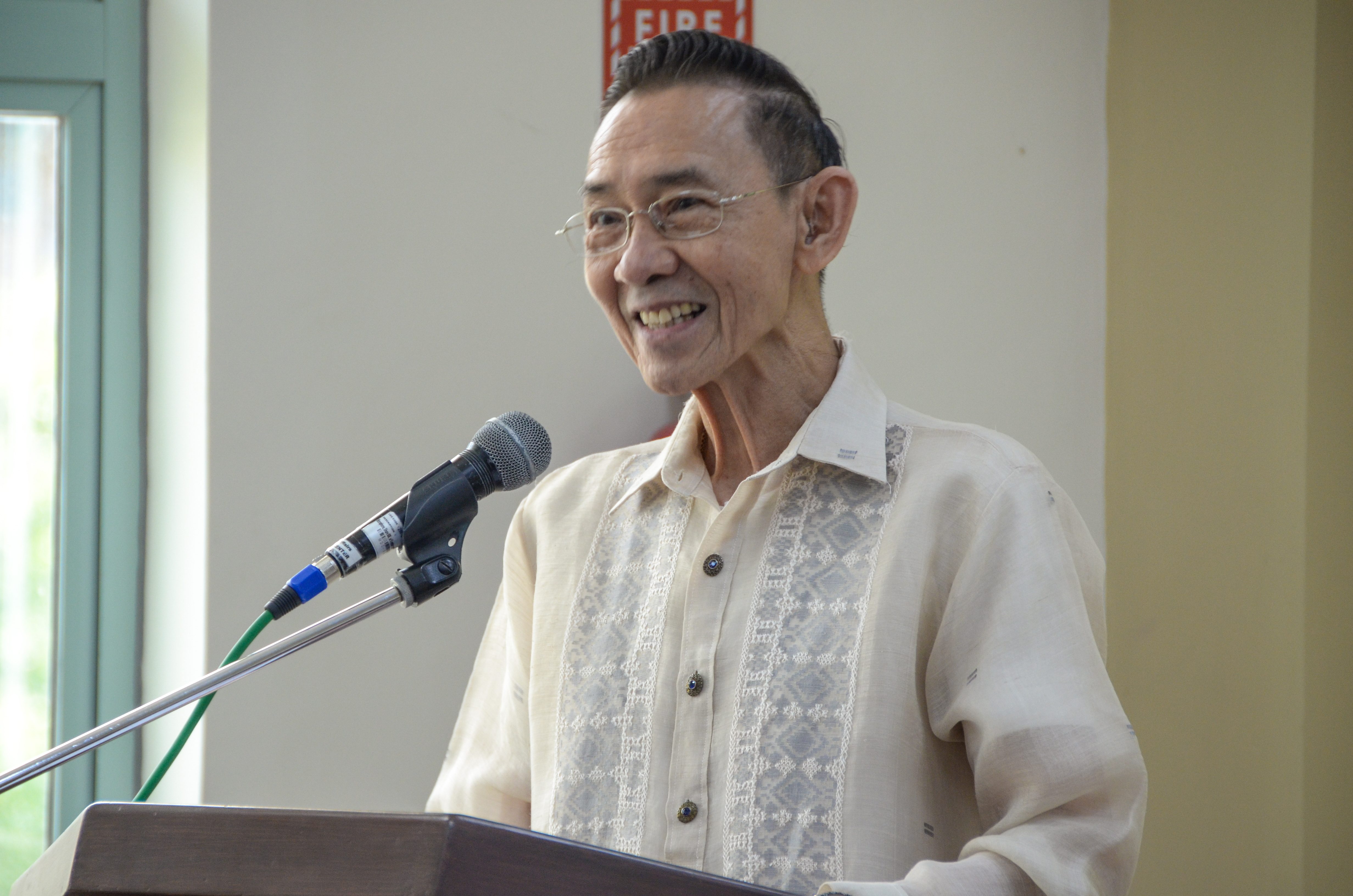TRIBUTE. University of the Philippines Professor Emeritus Dr. Gemino Abad shares few lines from Nick Joaquin's poetry. Photo courtesy of FEU/EON  
