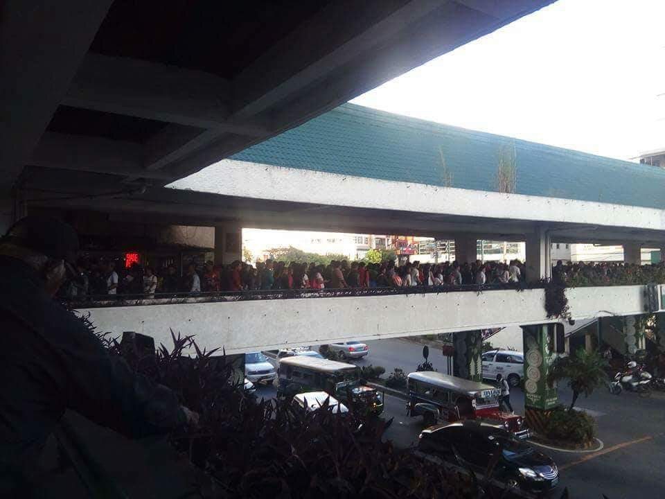 LONG LINES. Even the narrow overpasses in Baguio City are cramped. Photo courtesy of Ryan James Solano 
