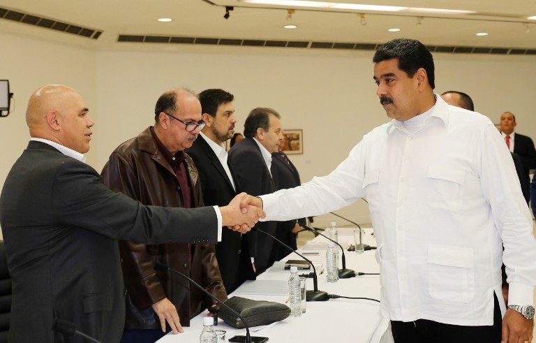 Venezuela govt, mistrustful rivals in crisis talks