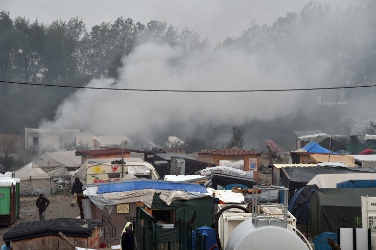 ‘Jungle’ migrant camp ablaze as demolition ramps up