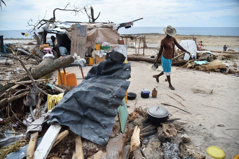 Haiti storm victims, in makeshift camps, bemoan aid chaos