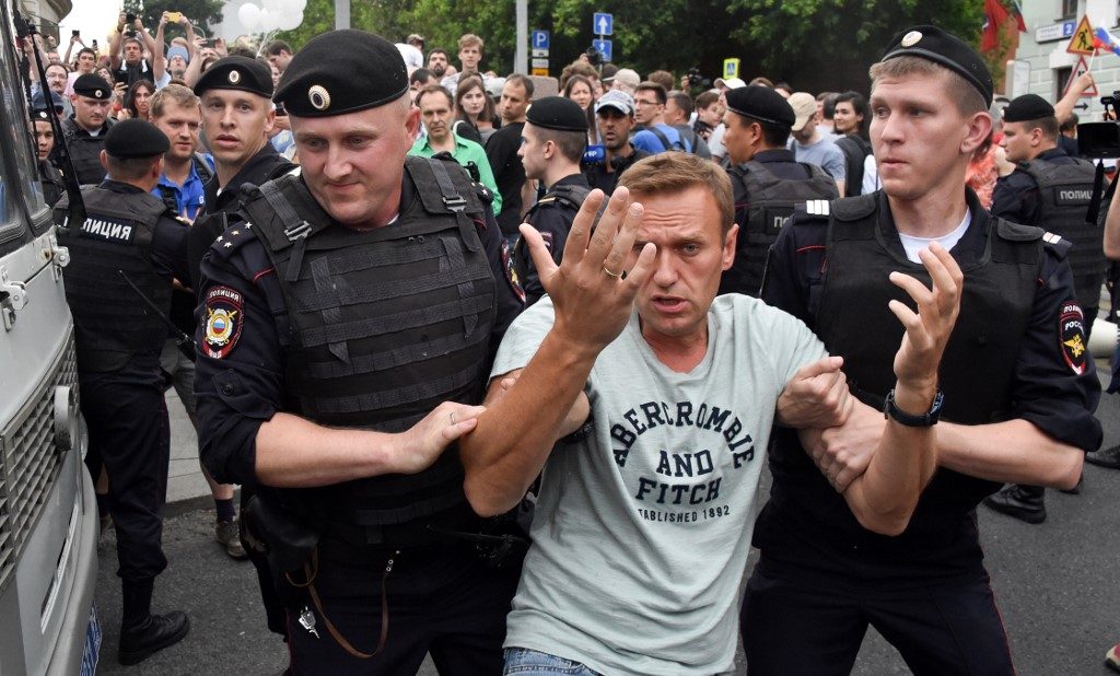 More than 400 arrested at Moscow police abuse march – monitor