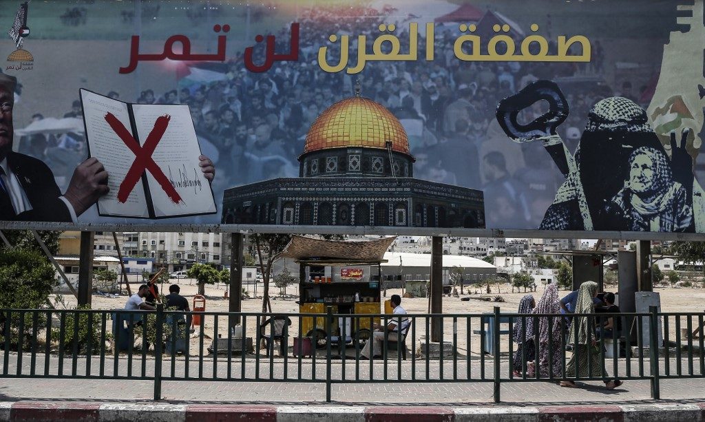 U.S. kicks off Mideast plan, with Palestinians boycotting