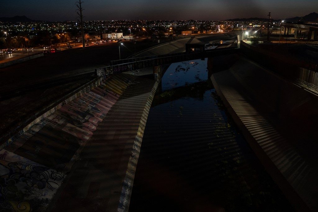 TARIFFS. A view of the Rio Grande atop the Paso del Norte International Bridge between Downtown El Paso, Texas and Ciudad Juarez, Mexico at dusk on May 31, 2019. The border area is bracing for the impact of what may happen after Trump unexpectedly announced his readiness to levy tariffs on all Mexican imports. Photo by Paul Ratje/AFP 