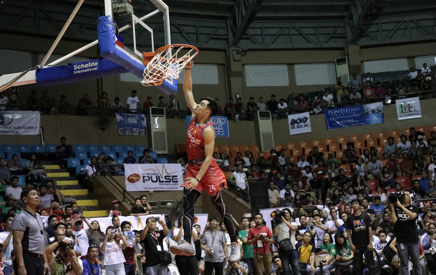 WATCH: Rey Guevarra windmills his way to 4th Slam Dunk title