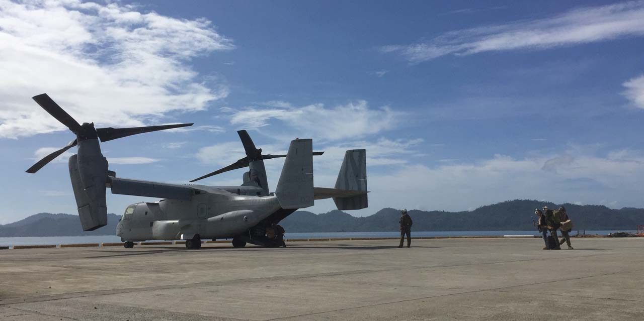 US ASSETS. An Osprey helicopter with US medical personnel onboard lands on a Casiguran port. Photo by Bea Cupin/Rappler 