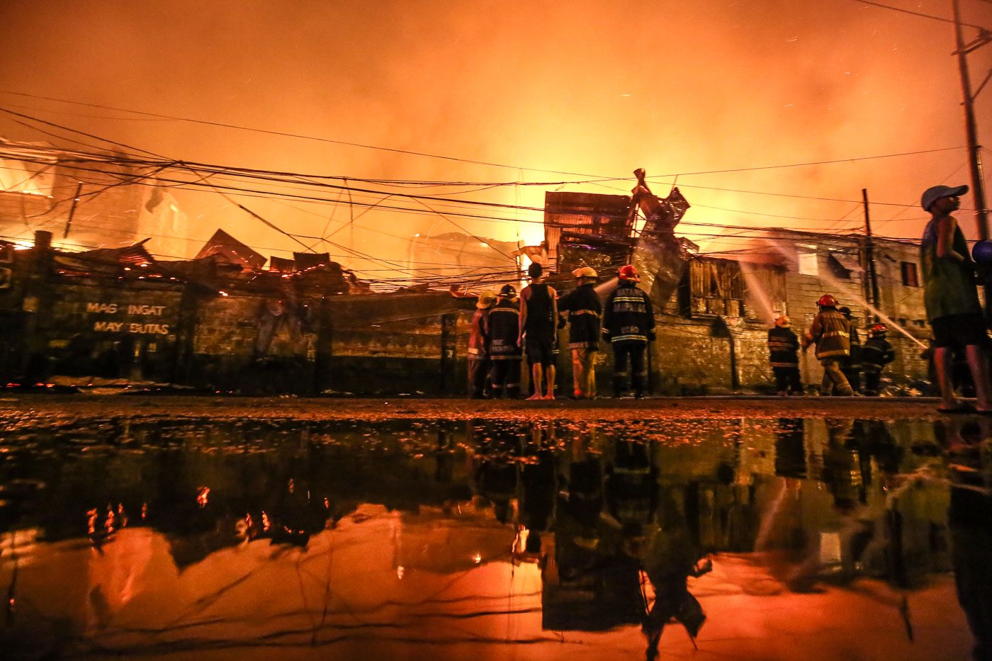 INFERNO. Firefighters battle a raging fire at a row of houses made of light materials at the Parola Compound in Tondo, Manila on February 22, 2019. Photo by Ben Nabong/Rappler  