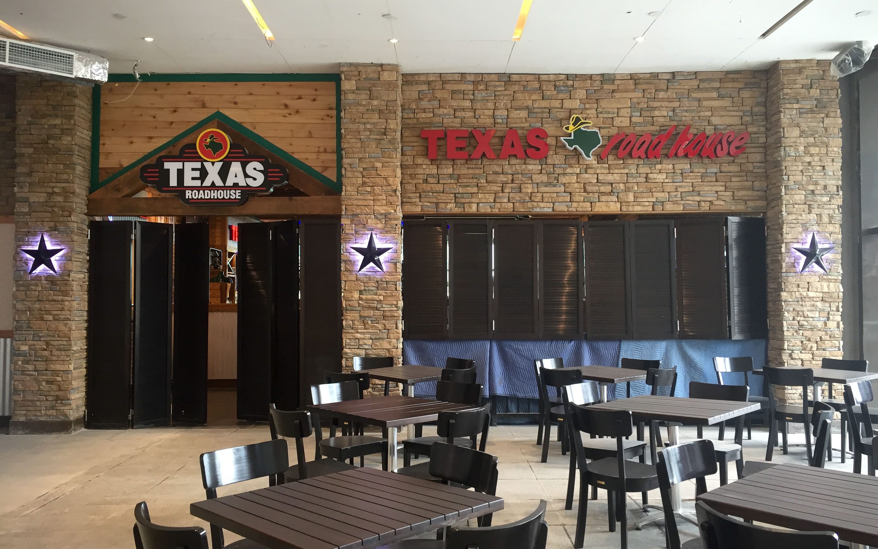 TEXAS ROADHOUSE. A new steakhouse opens up in Manila on April 28. Photo by Vernise L. Tantuco/Rappler 