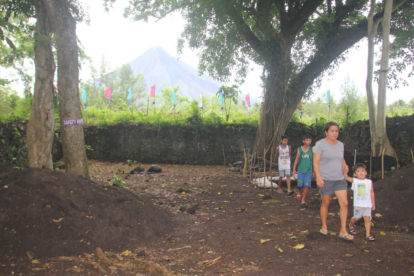 VISITORS. Locals and tourists are drawn to the Budiao Ruins. 