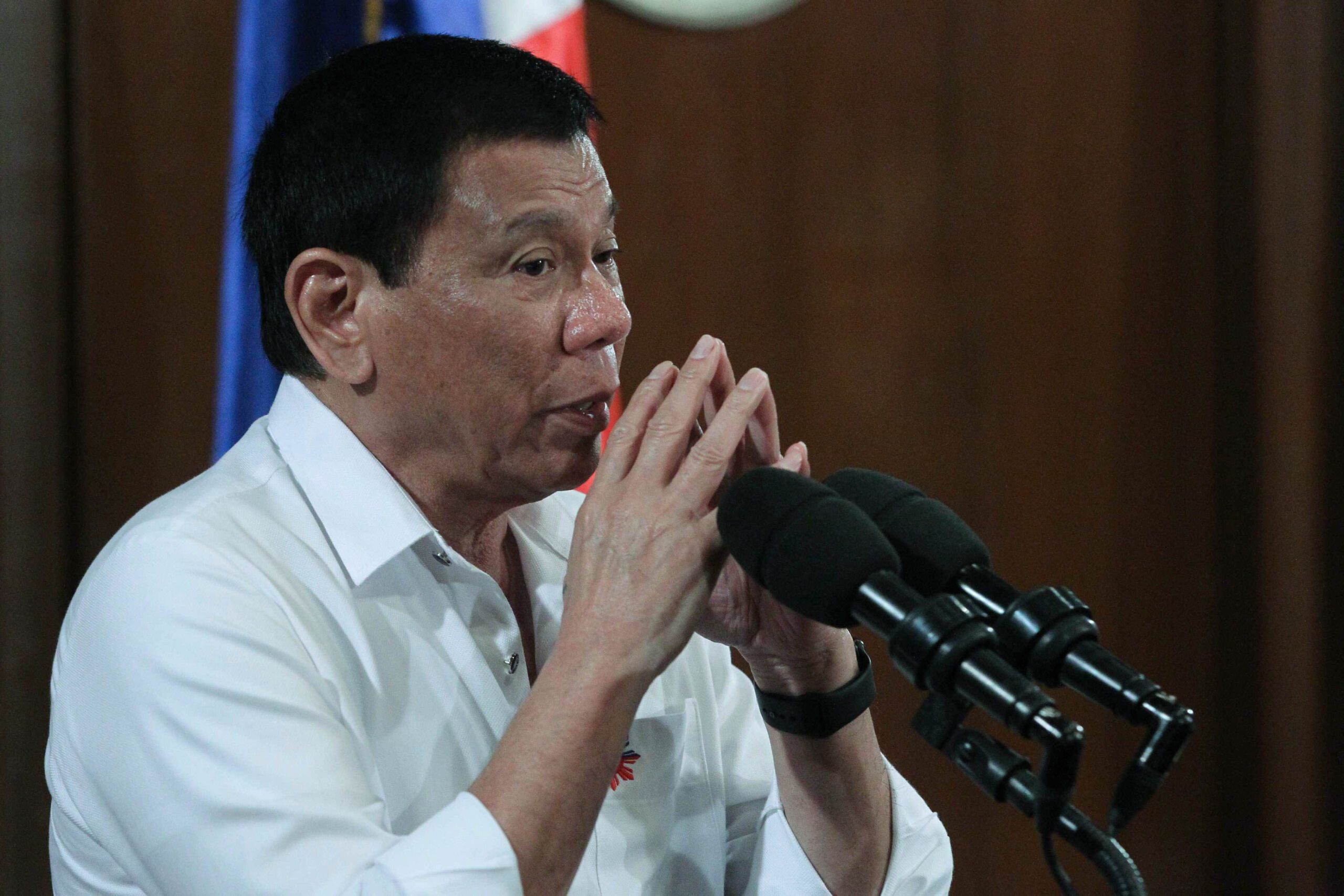 Duterte sacks 2 immigration deputy commissioners