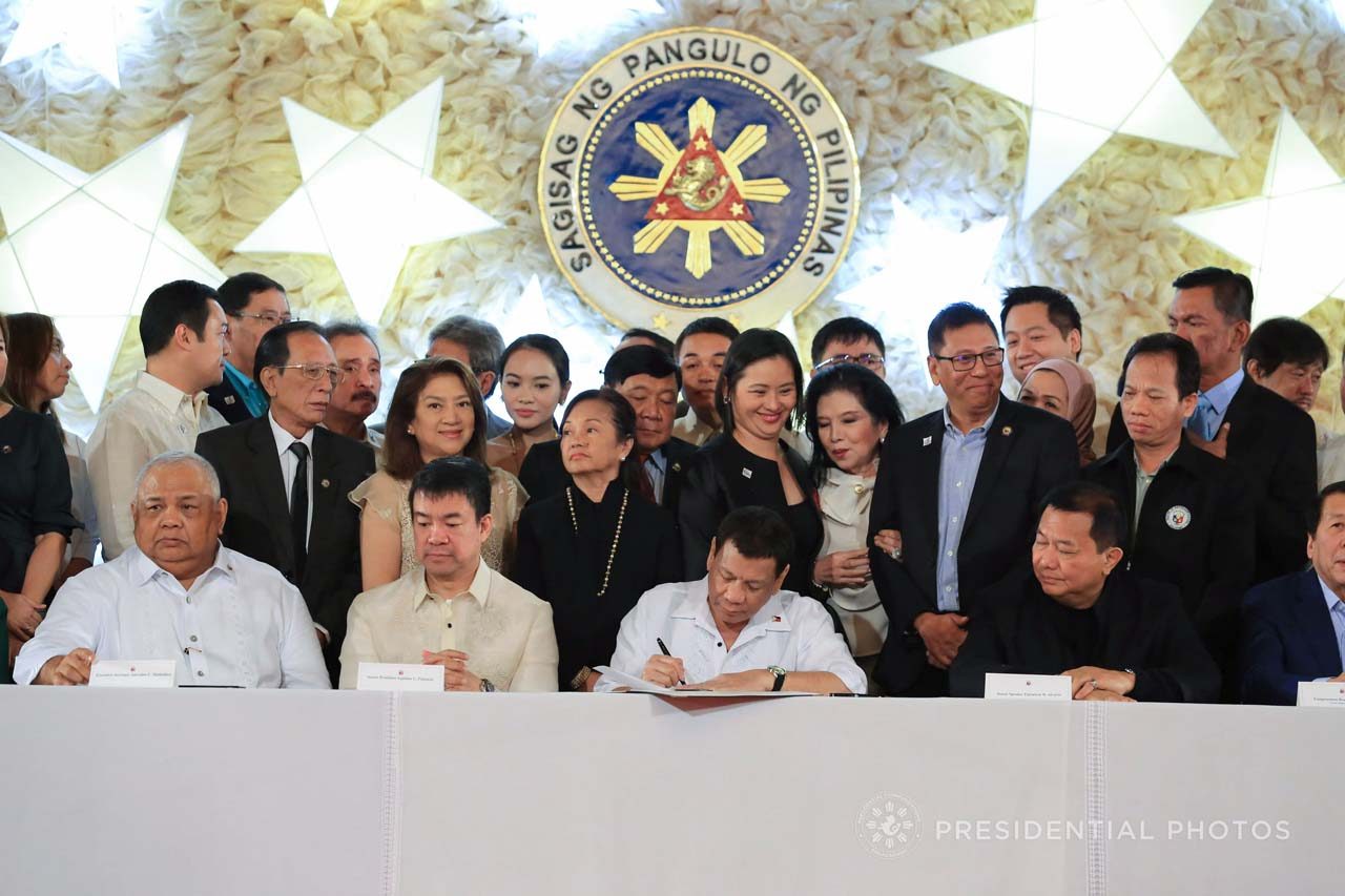 Duterte vetoes ‘riders’ that ‘circumvent Constitution’ in 2018 budget