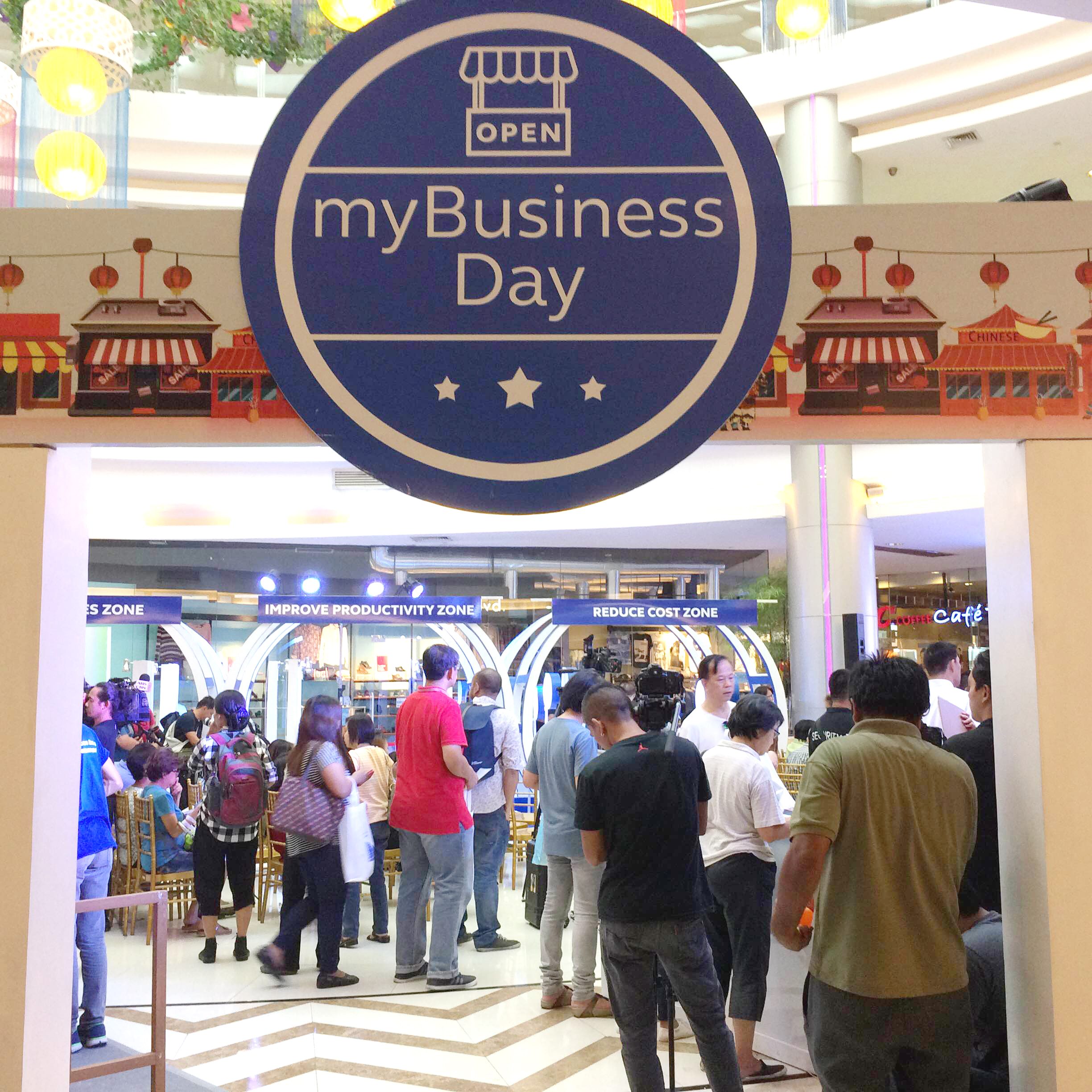 SME FAIR. As part of the myBusiness day event, Globe also rolled out its 4th Digital solutions caravan: A one-stop exhibit that allows SMEs to explore business opportunities, discover new enterprise solutions, attend talks by successful entrepreneurs and connect with finance providers.  