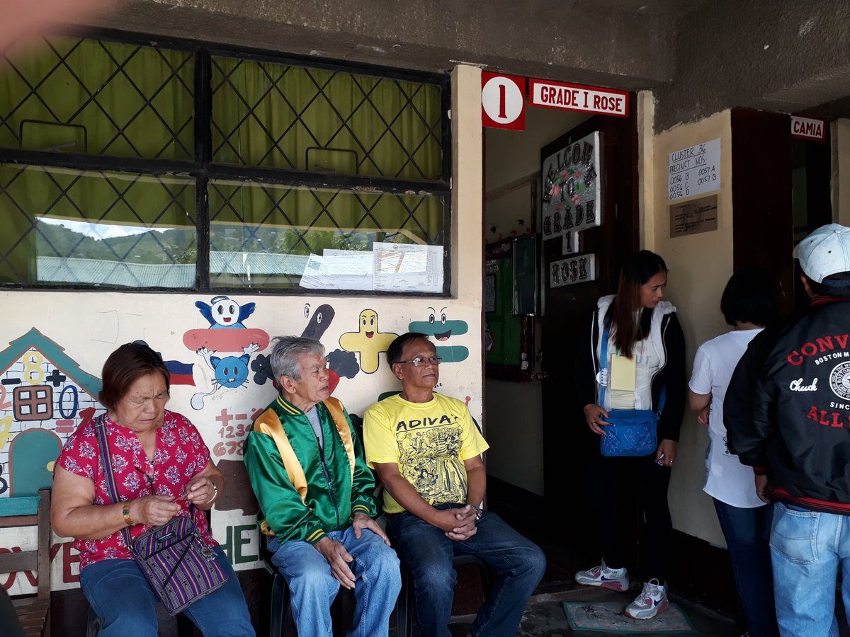BENGUET. Senior citizens cast their votes at the Benguet State University - Elementary Laboratory School in Baguio City. Photo by Janric Bayao/Rappler
  