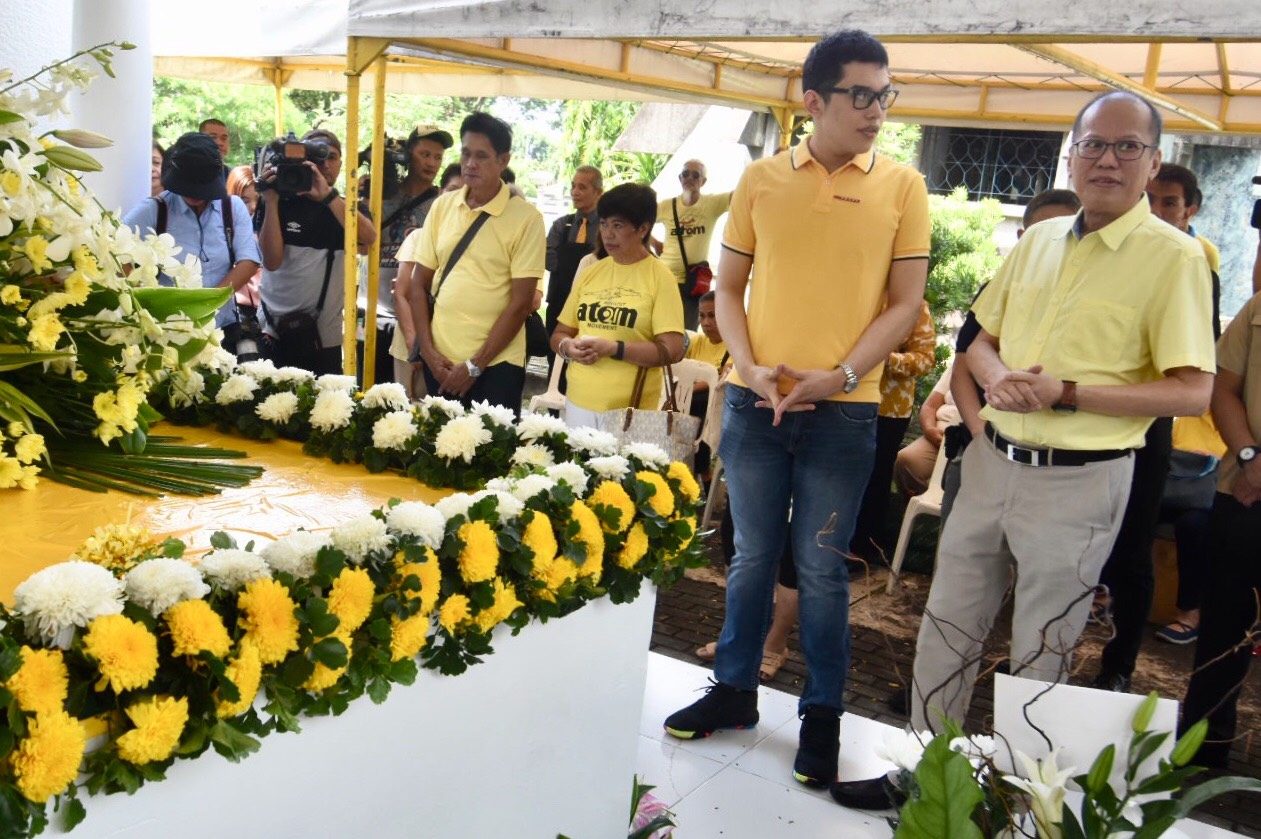 9TH DEATH ANNIVERSARY. Former president Benigno 'Noynoy' Aquino and his nephew Joshua commemorate the 9th death anniversary of former president Corazon Aquino. Photo by Angie de Silva/Rappler  