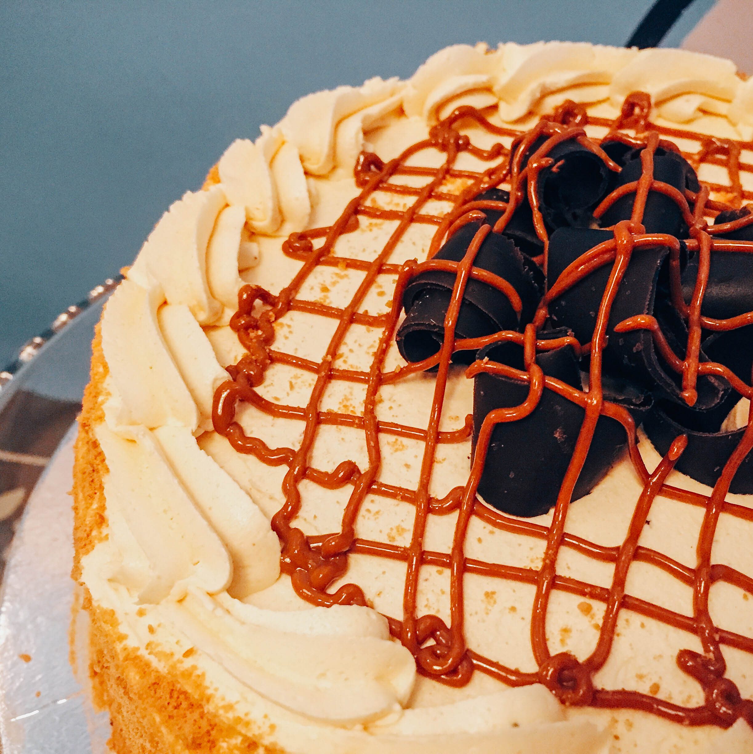 SALTED CARAMEL. A moist, sweet cake toped with chocolate. Photo by Vernise L. Tantuco/Rappler 