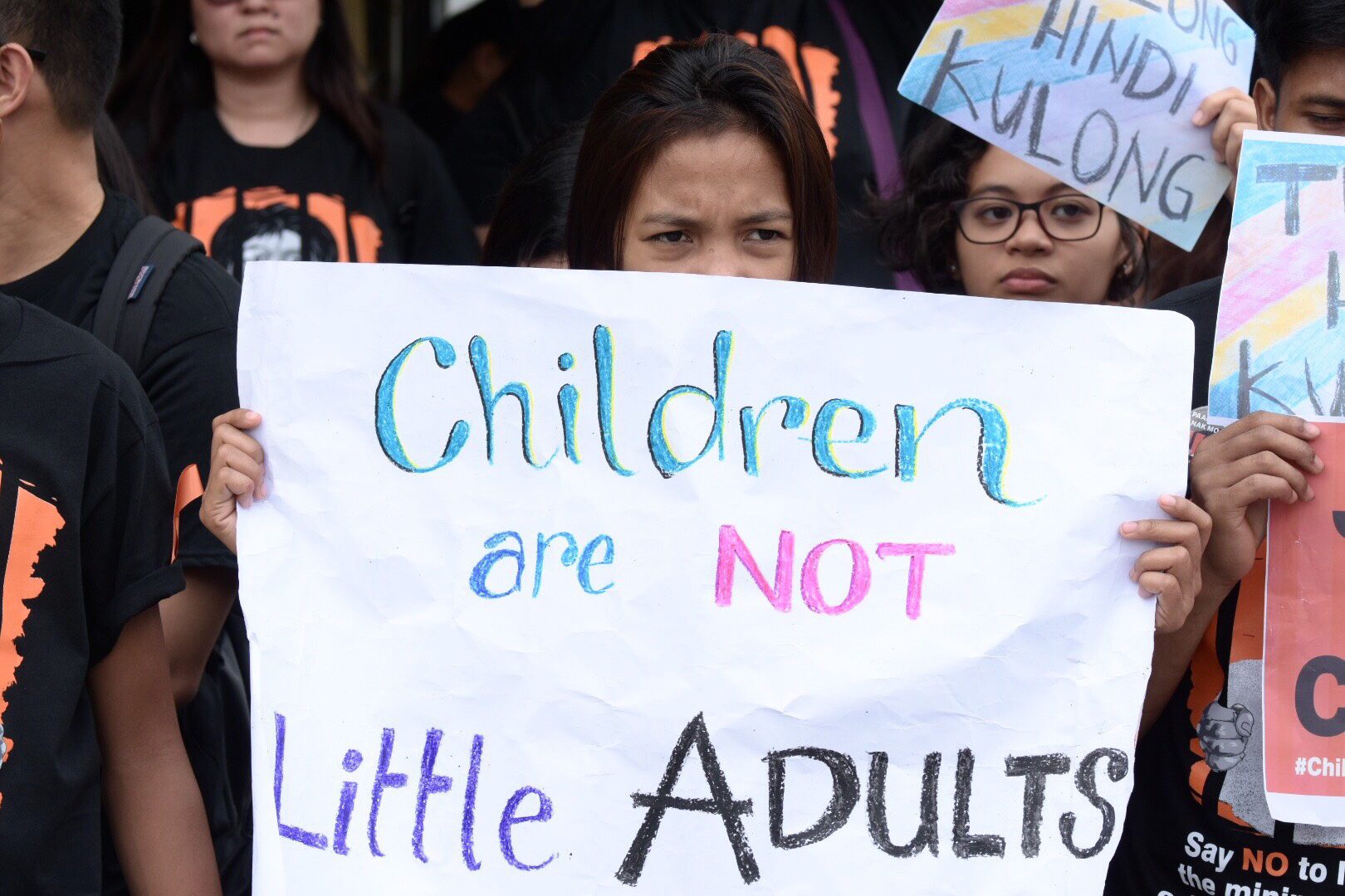 STILL KIDS. A children's advocate protests at the main gate of the Senate on Friday, January 25, 2019, with a banner reminding people that children are not adults. Photo by Angie de Silva/Rappler  